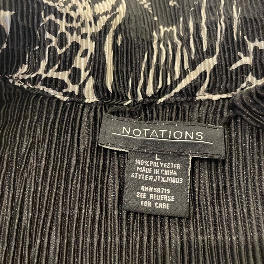 Beautiful jacket!! Hardly worn - Picture 3 of 3